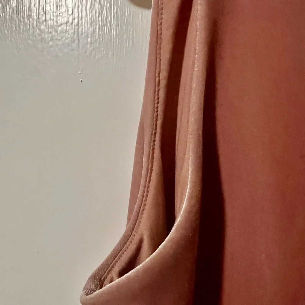 White House Black market pink/mauve velvet tank - Picture 4 of 5